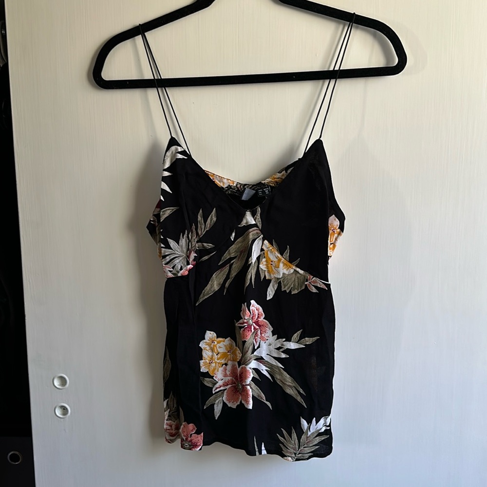 Size Medium Volcom Botanical Tank Top